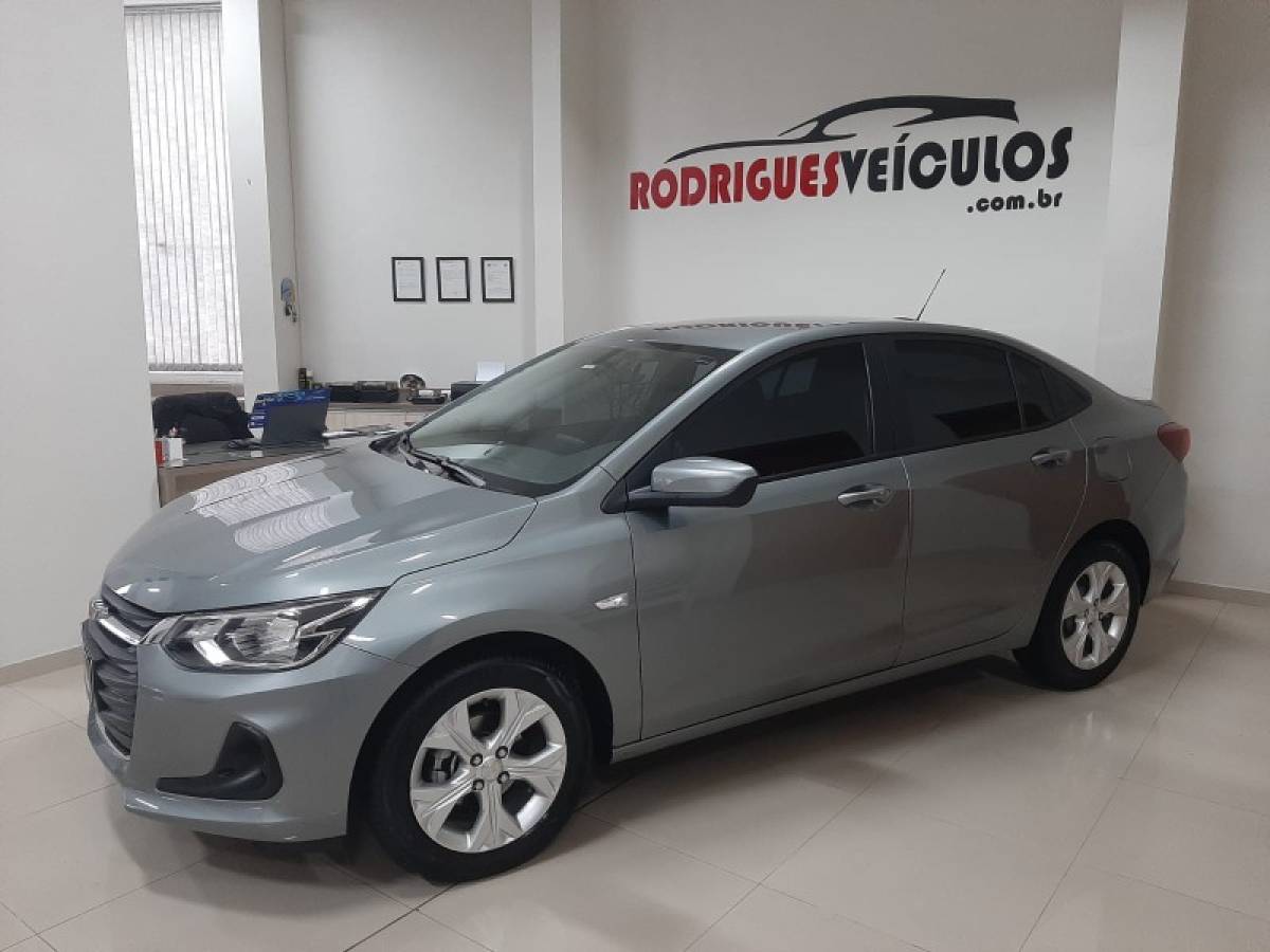 CHEVROLET - ONIX - 2023/2024 - Prata - R$ 92.900,00
