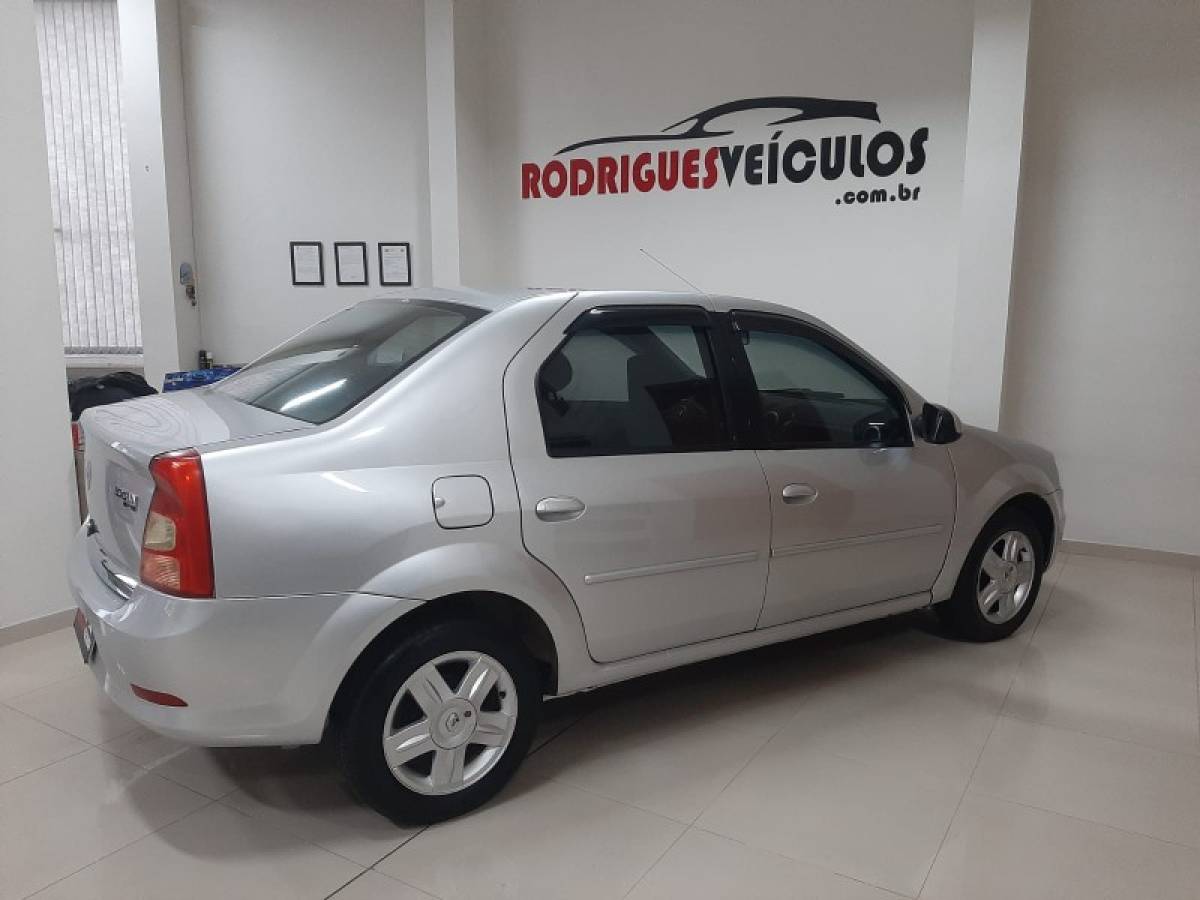RENAULT - LOGAN - 2011/2011 - Prata - R$ 26.900,00