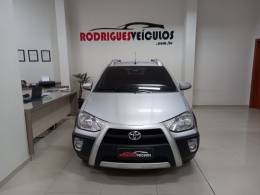 TOYOTA - ETIOS CROSS - 2015/2016 - Prata - R$ 54.900,00