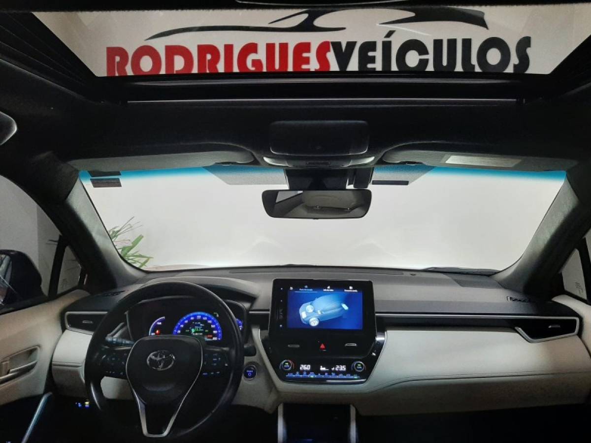 TOYOTA - COROLLA - 2023/2024 - Vermelha - R$ 175.000,00