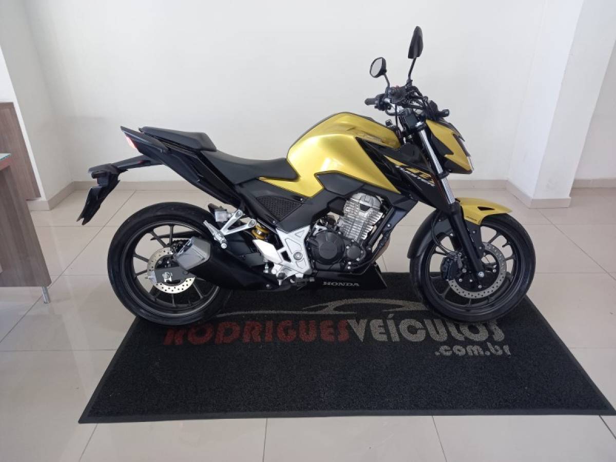 HONDA - CB 300F TWISTER - 2024/2024 - Dourada - R$ 25.900,00