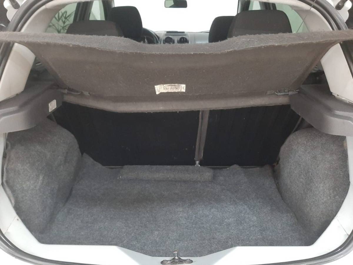 FORD - FIESTA - 2013/2014 - Prata - R$ 33.900,00