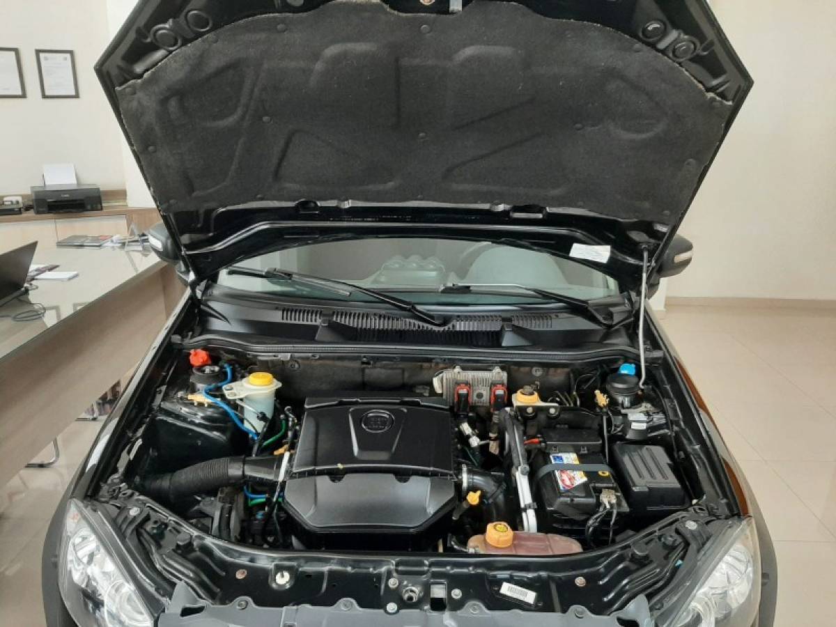 FIAT - STRADA - 2011/2012 - Preta - R$ 53.800,00