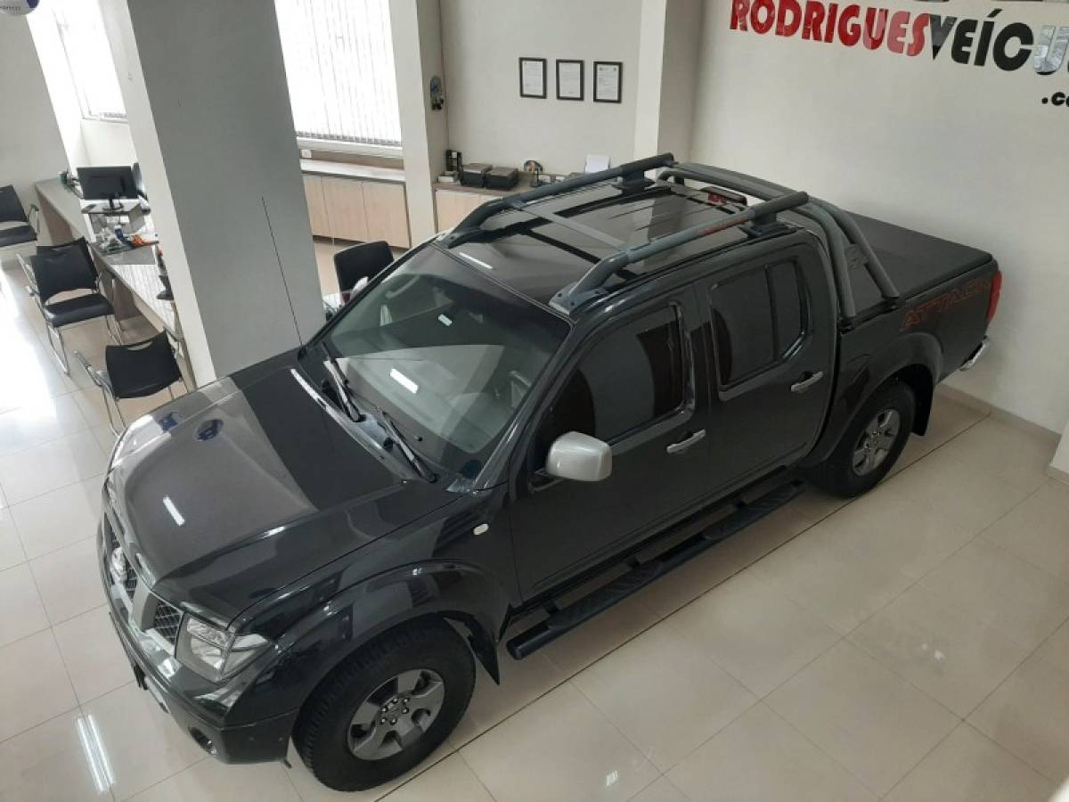 NISSAN - FRONTIER - 2012/2013 - Preta - R$ 104.900,00