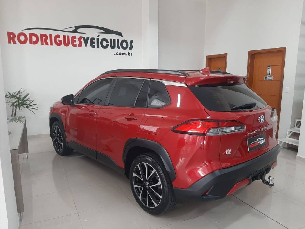 TOYOTA - COROLLA - 2023/2024 - Vermelha - R$ 175.000,00