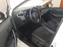 TOYOTA - COROLLA - 2020/2021 - Branca - R$ 134.900,00