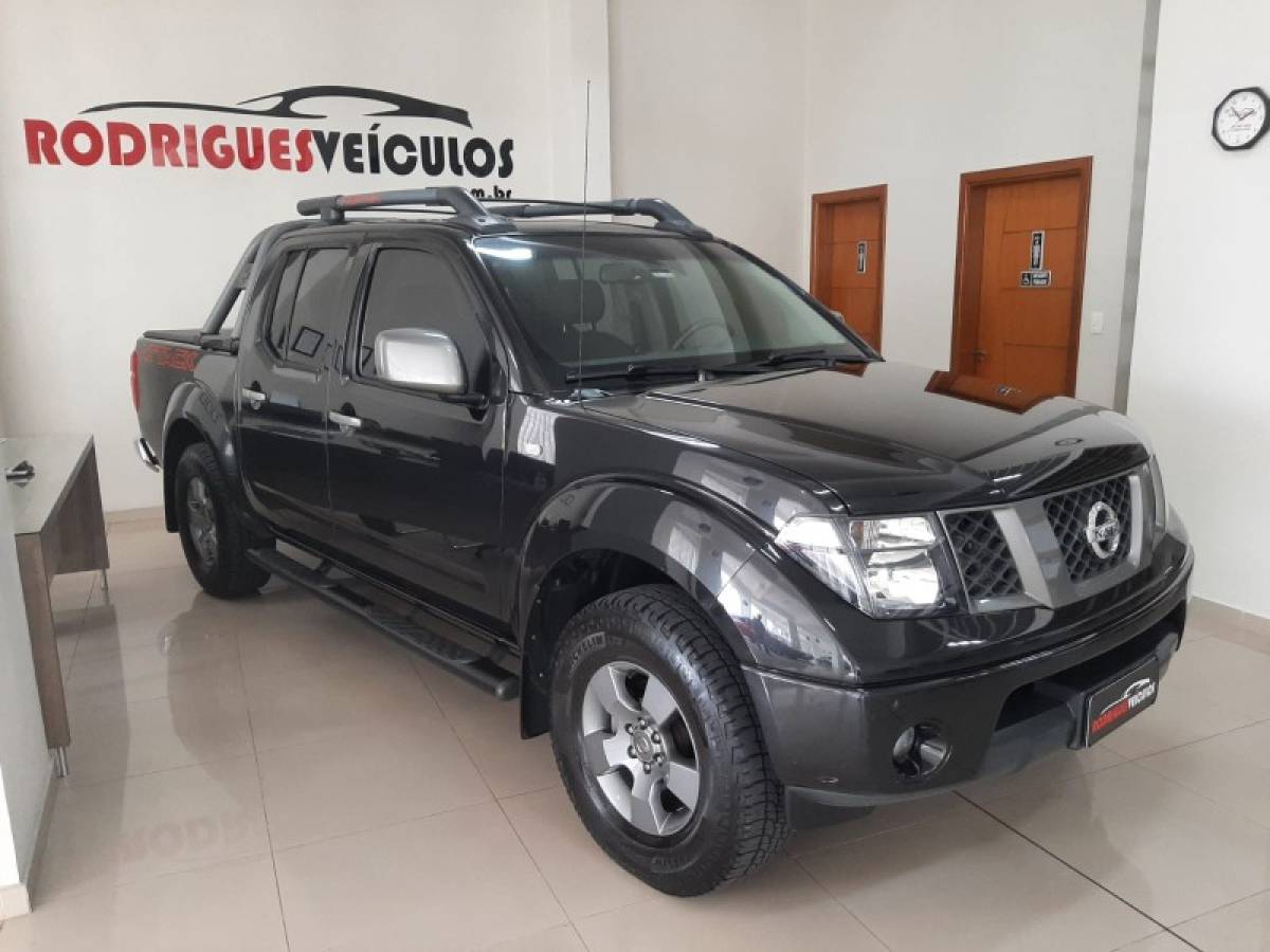 NISSAN - FRONTIER - 2012/2013 - Preta - R$ 104.900,00