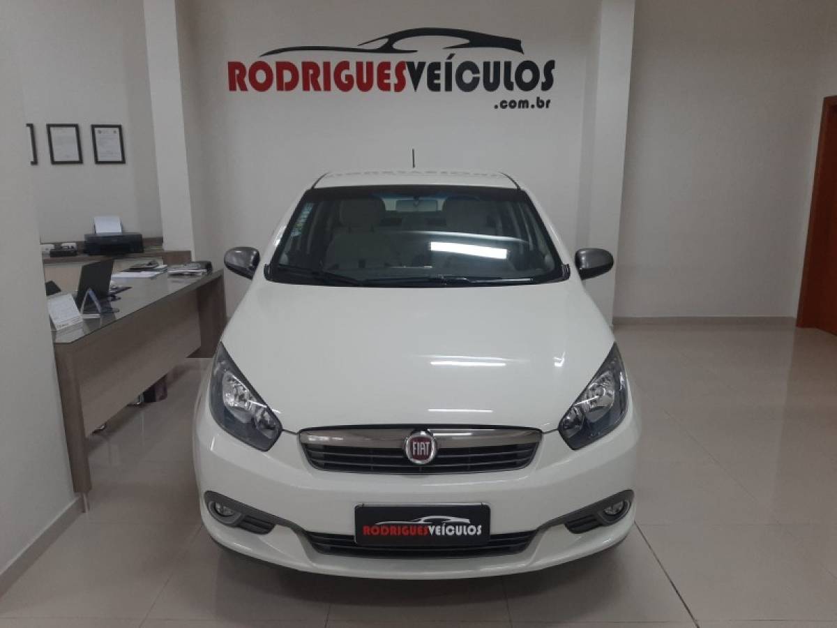 FIAT - GRAND SIENA - 2015/2015 - Branca - R$ 47.900,00