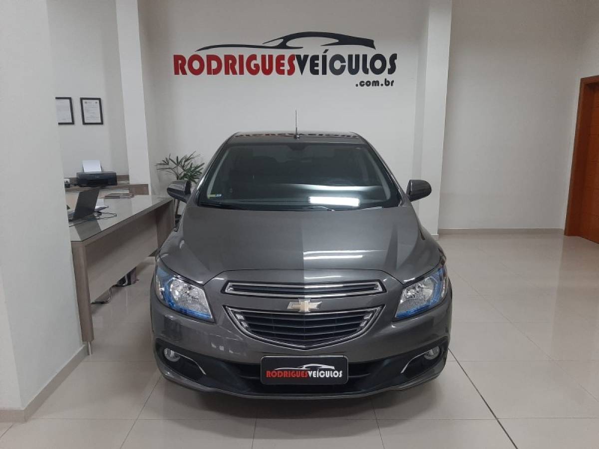 CHEVROLET - ONIX - 2014/2015 - Cinza - R$ 49.900,00