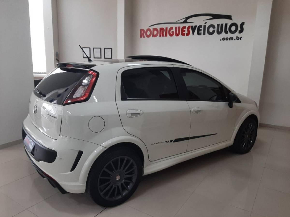 FIAT - PUNTO - 2014/2015 - Branca - R$ 54.900,00