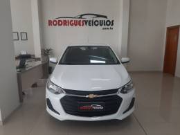 CHEVROLET - ONIX - 2022/2023 - Branca - R$ 88.900,00